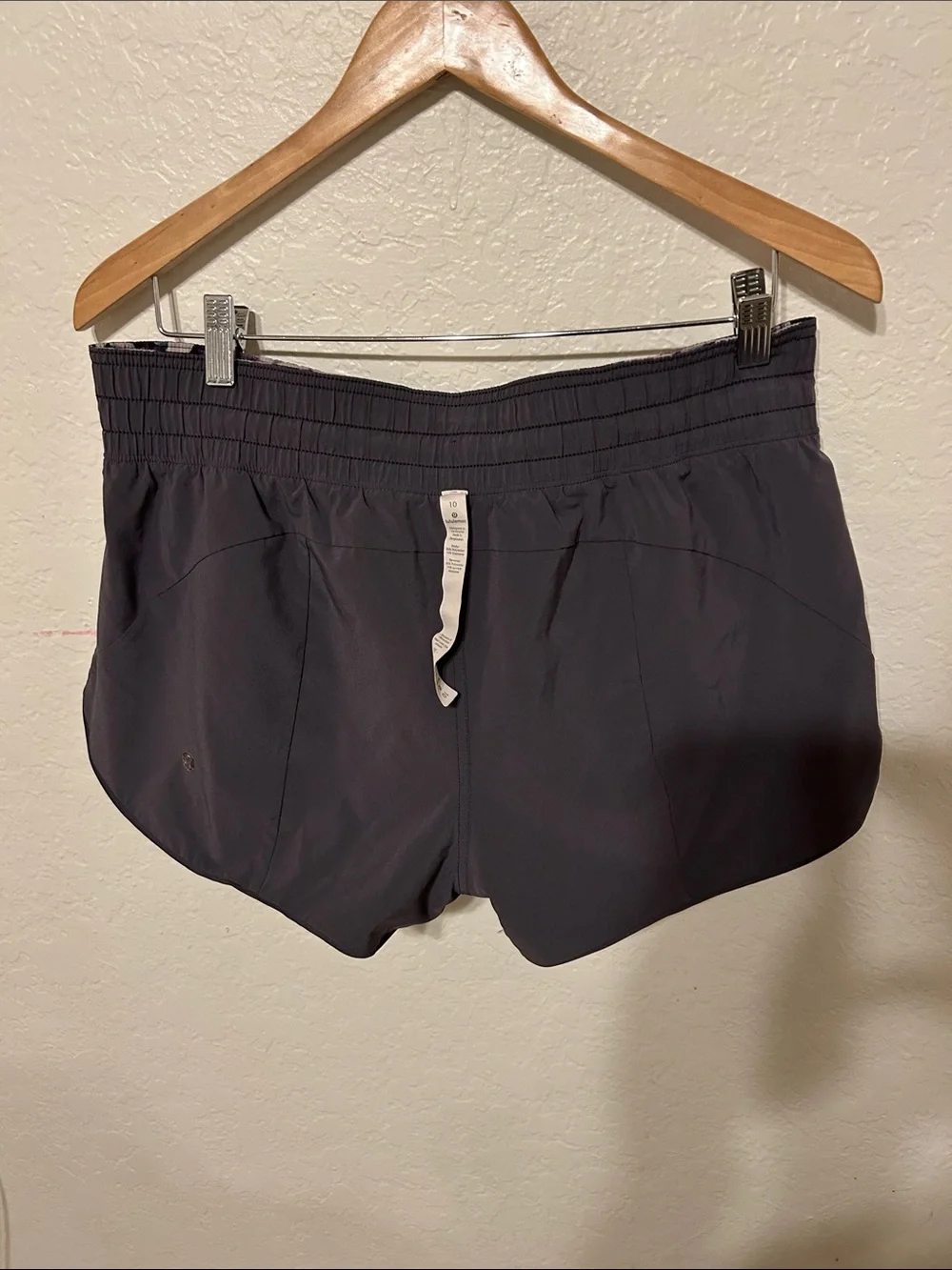 ⚓️Lululemon athletica Purple Floral Athletic Shorts size 10 GUC